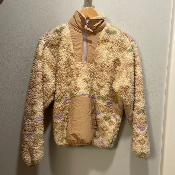 Urban Outfitters Jackets & Blazers - Urban Outiftters woman’s fuzzy pullover jacket